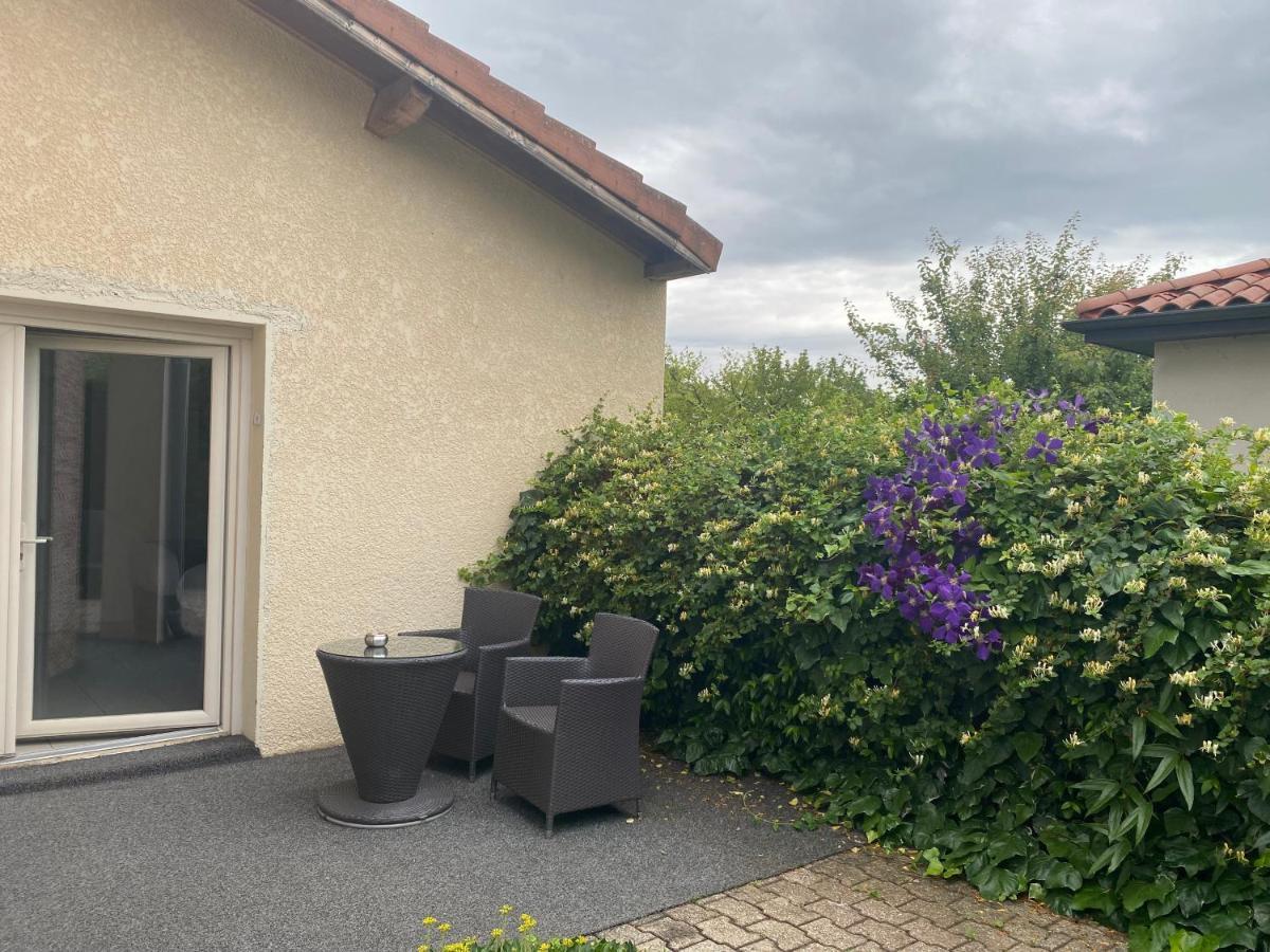 Logis Les Pierres Dorées Hotel